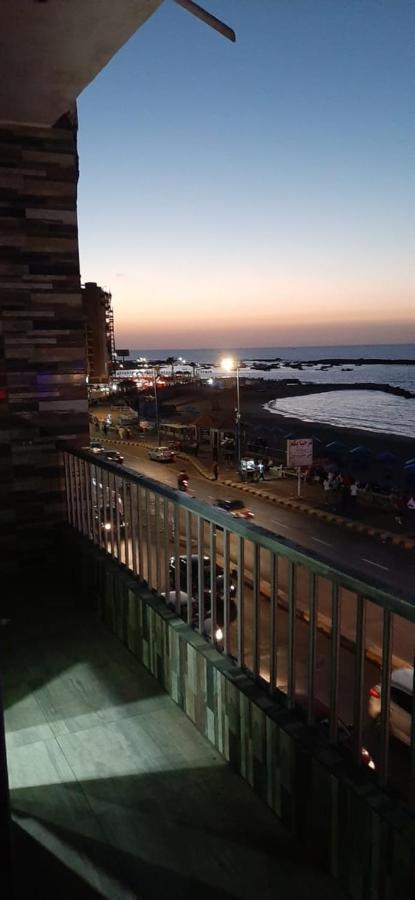 مكيفة ميامي ع البحر مباشرةً *