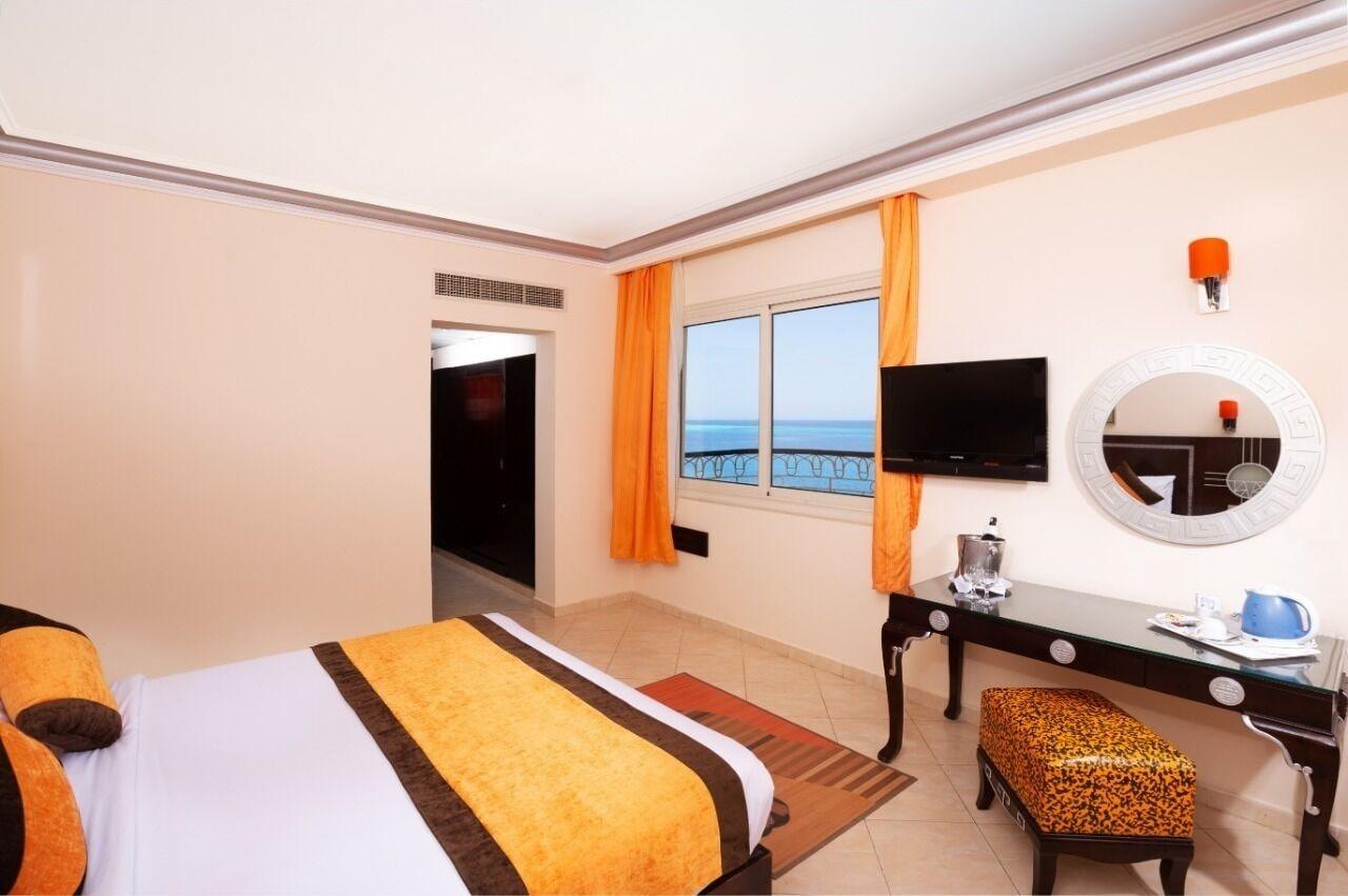 Sphinx Aqua Park Resort 4*
