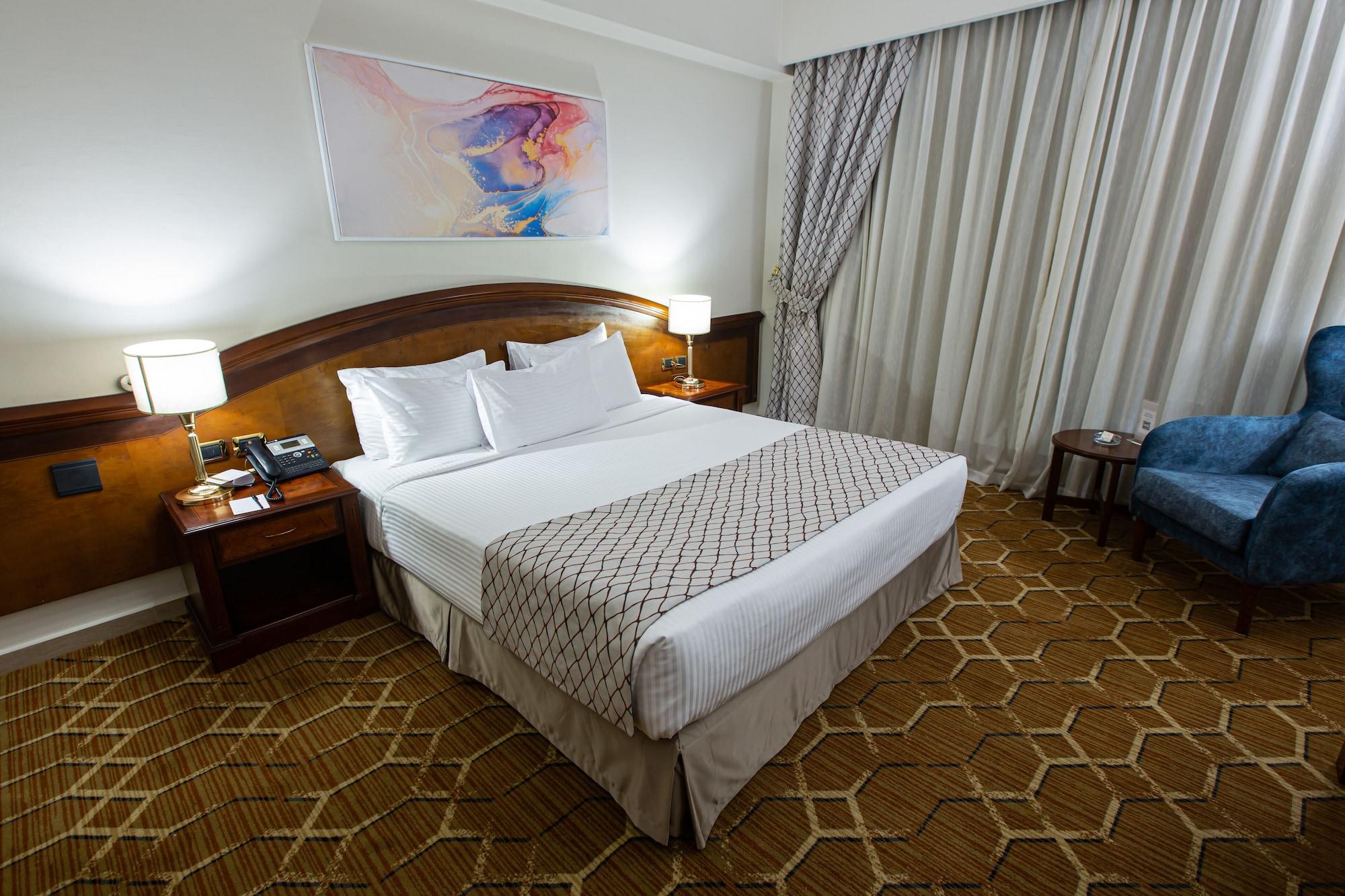 Triumph Plaza 4*