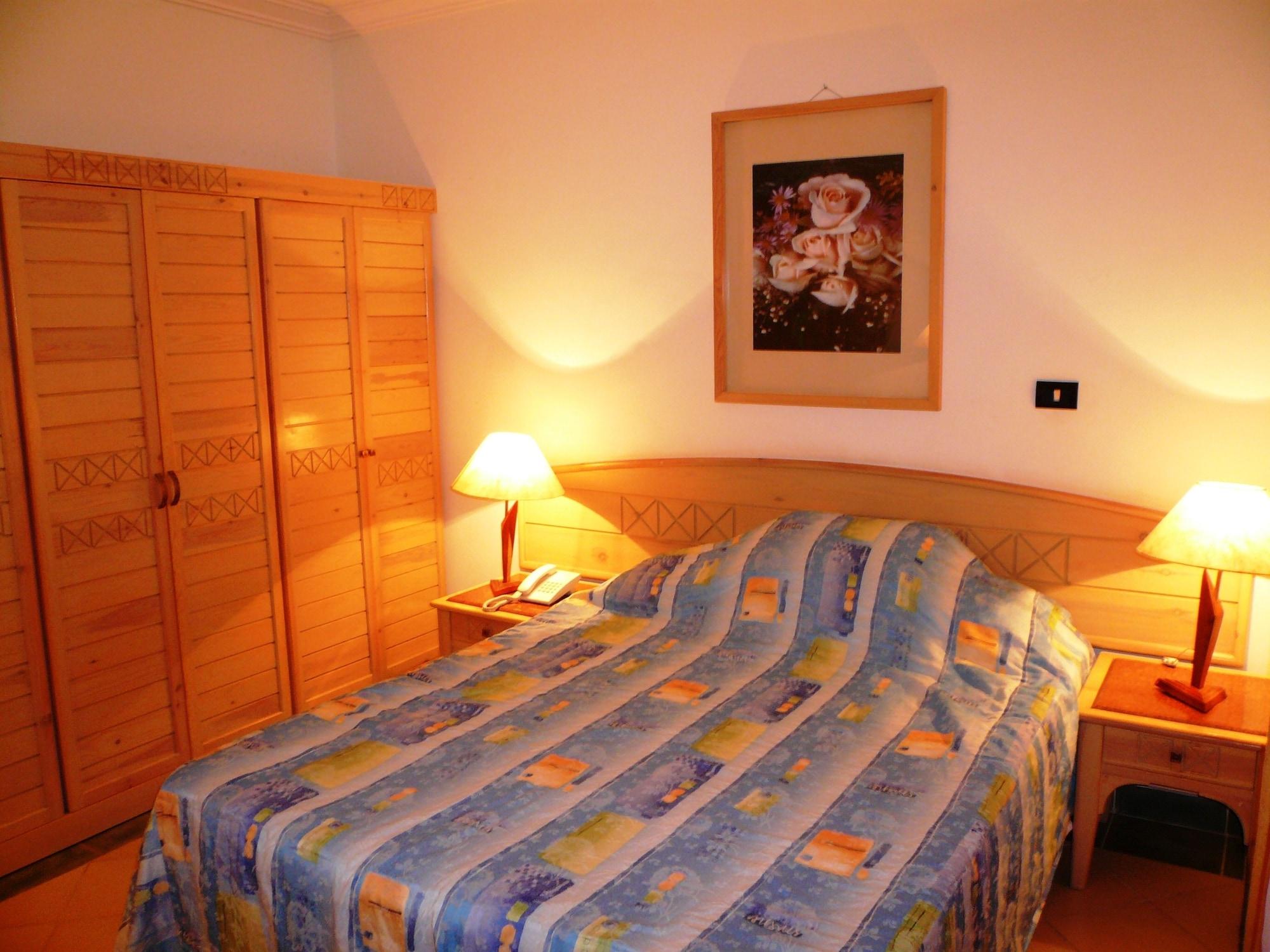Aparthotel Logaina 3*
