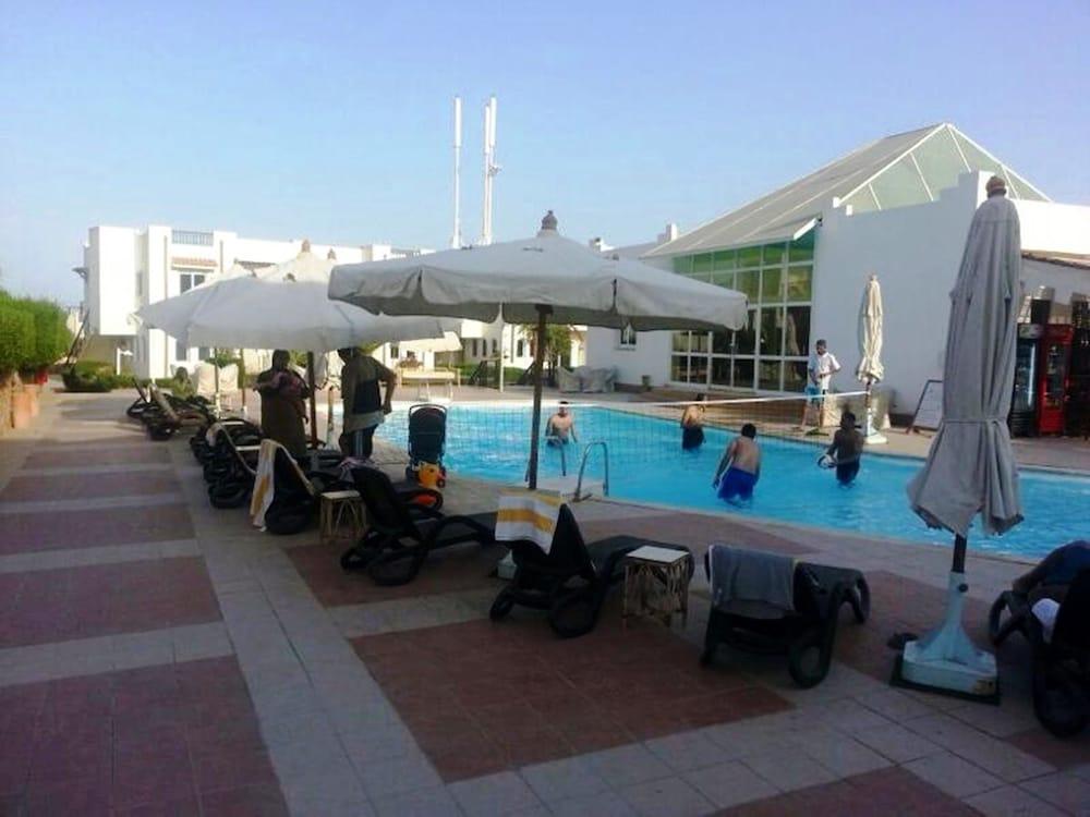 Logaina Resort