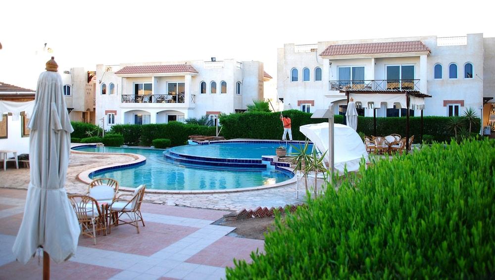Logaina Resort 3*