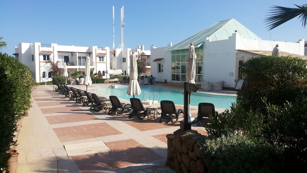 Logaina Resort