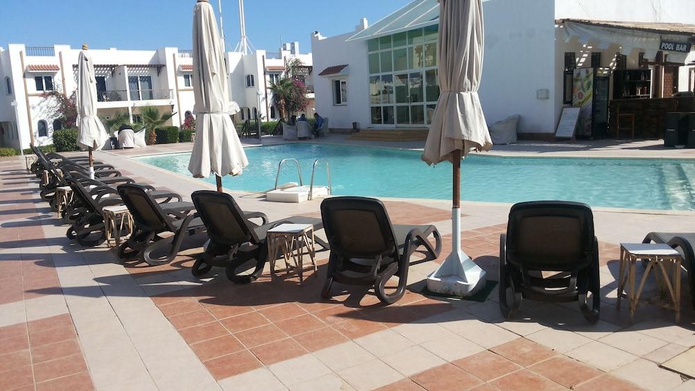 Logaina Resort 3*