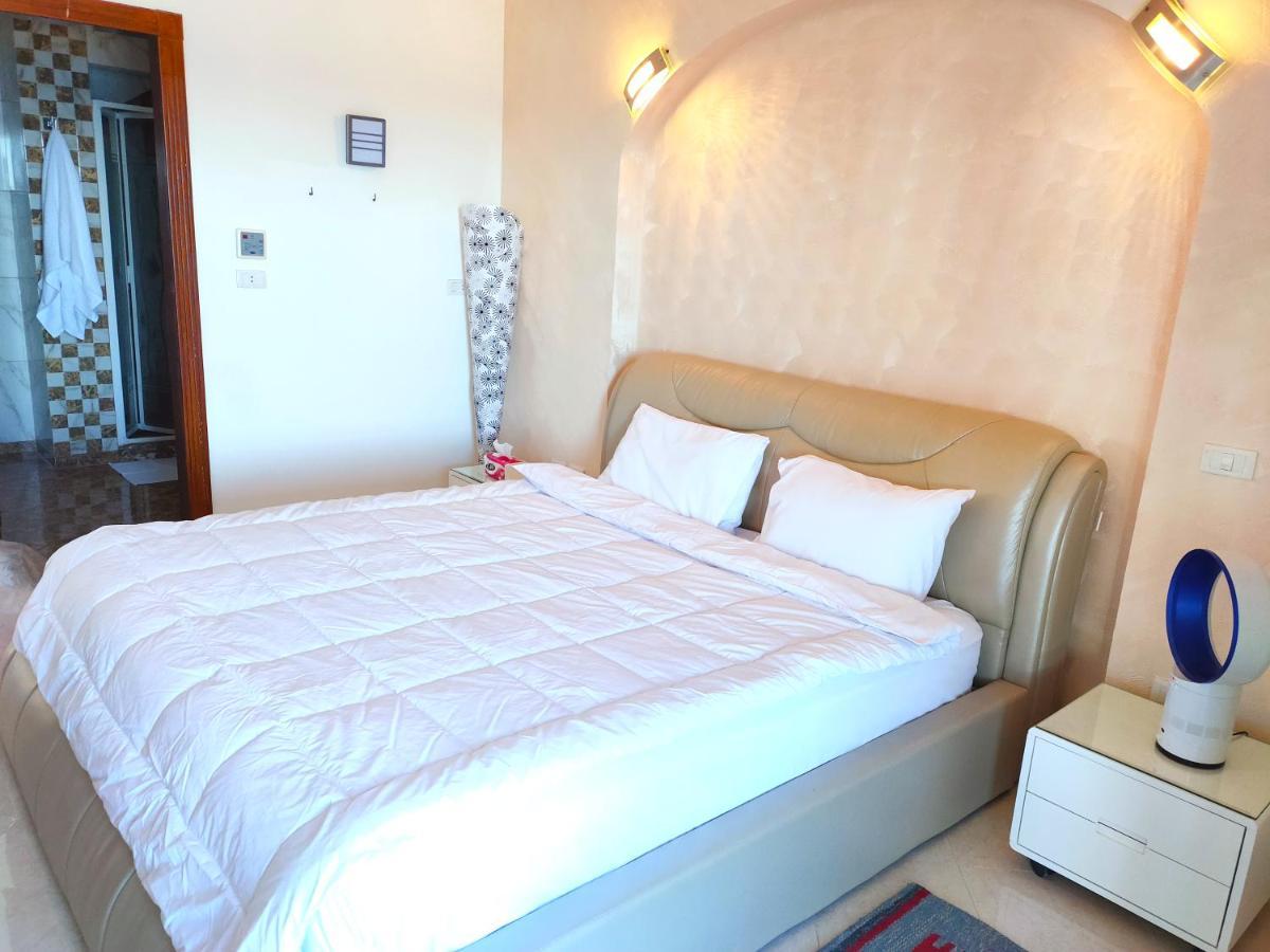 Villa Luxury Seafront Pool - 3 Stories & Roof Floor - Master Bedrooms *