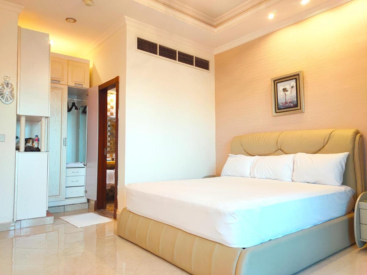 Luxury Seafront Pool - 3 Stories & Roof Floor - Master Bedrooms Hurgada