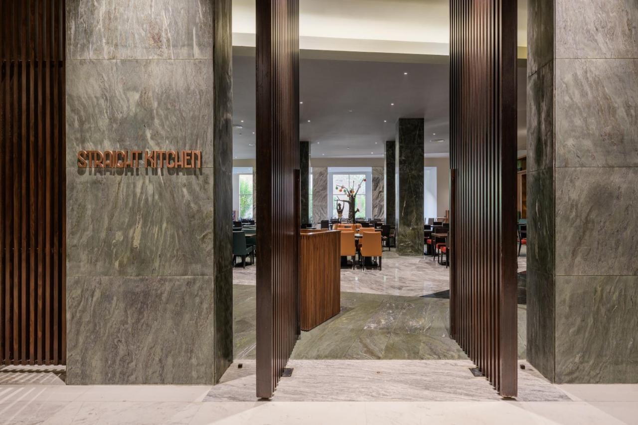Dusit Thani Lakeview Hotel