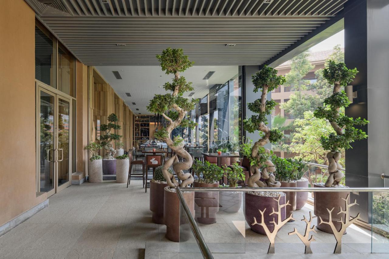 Dusit Thani Lakeview 5*