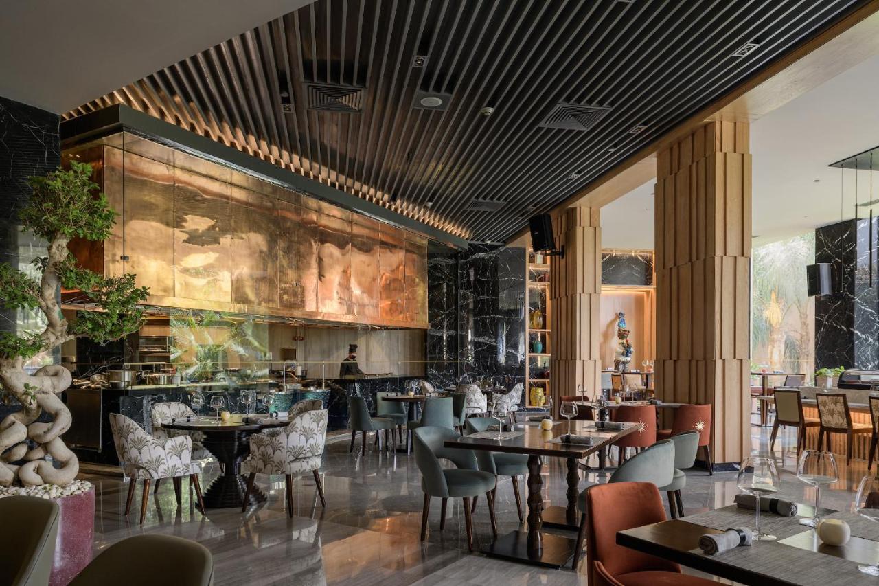 Dusit Thani Lakeview Hotel