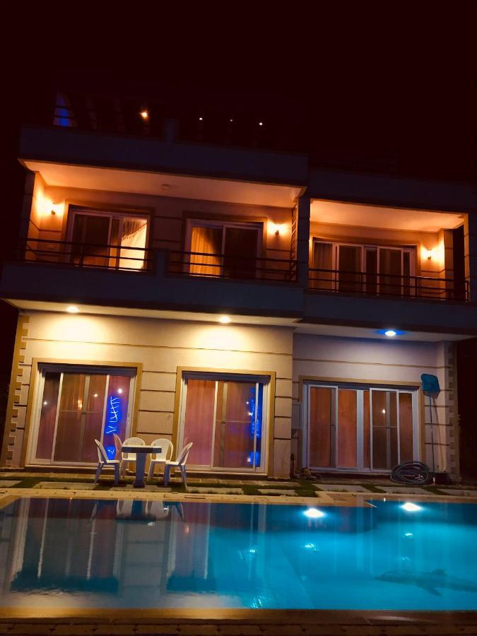 Lovely 5- Bedroom With Overflow Pool With Garden At Oasis Villa *
