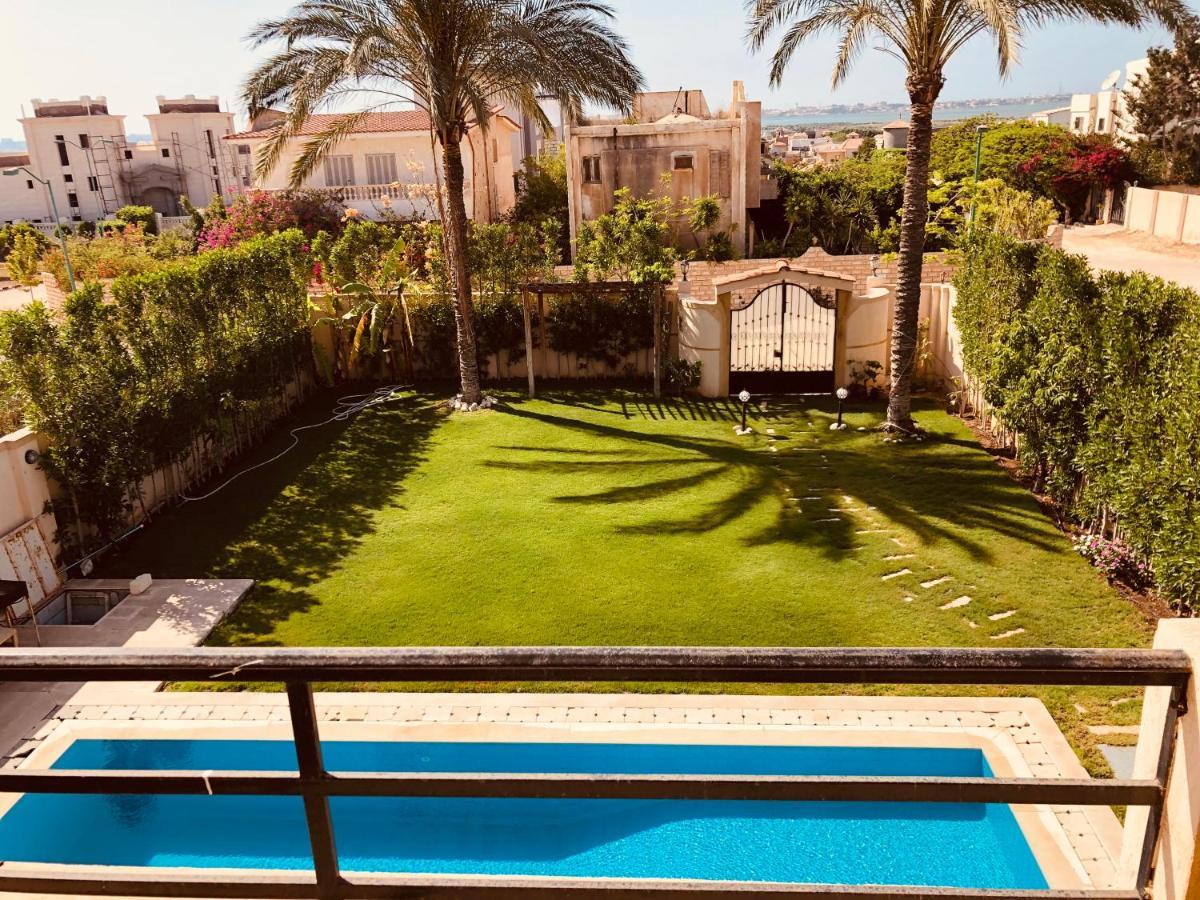 Lovely 5- Bedroom With Overflow Pool With Garden At Oasis Villa