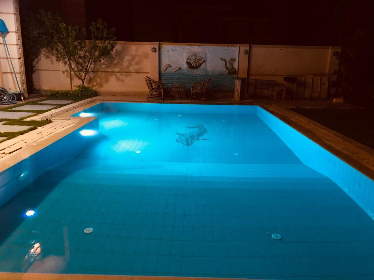 Lovely 5- Bedroom With Overflow Pool With Garden At Oasis Villa