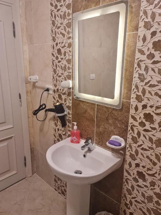 Apartment Freshly Modern Renewed 3br Full Aircod Dar Masr Qornfel *