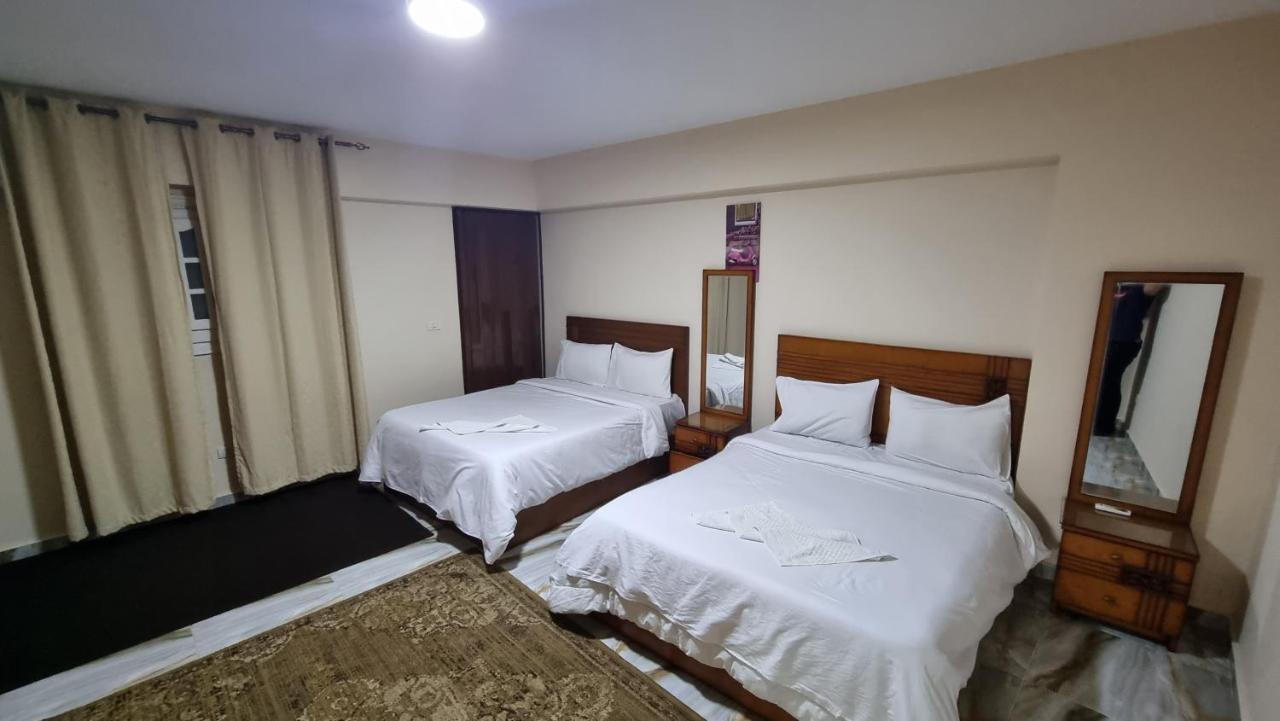 Midpoint Sea View - Families Only Apartament