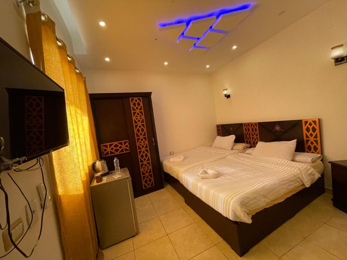 Sahara Pyramids Kafrat al Jabal