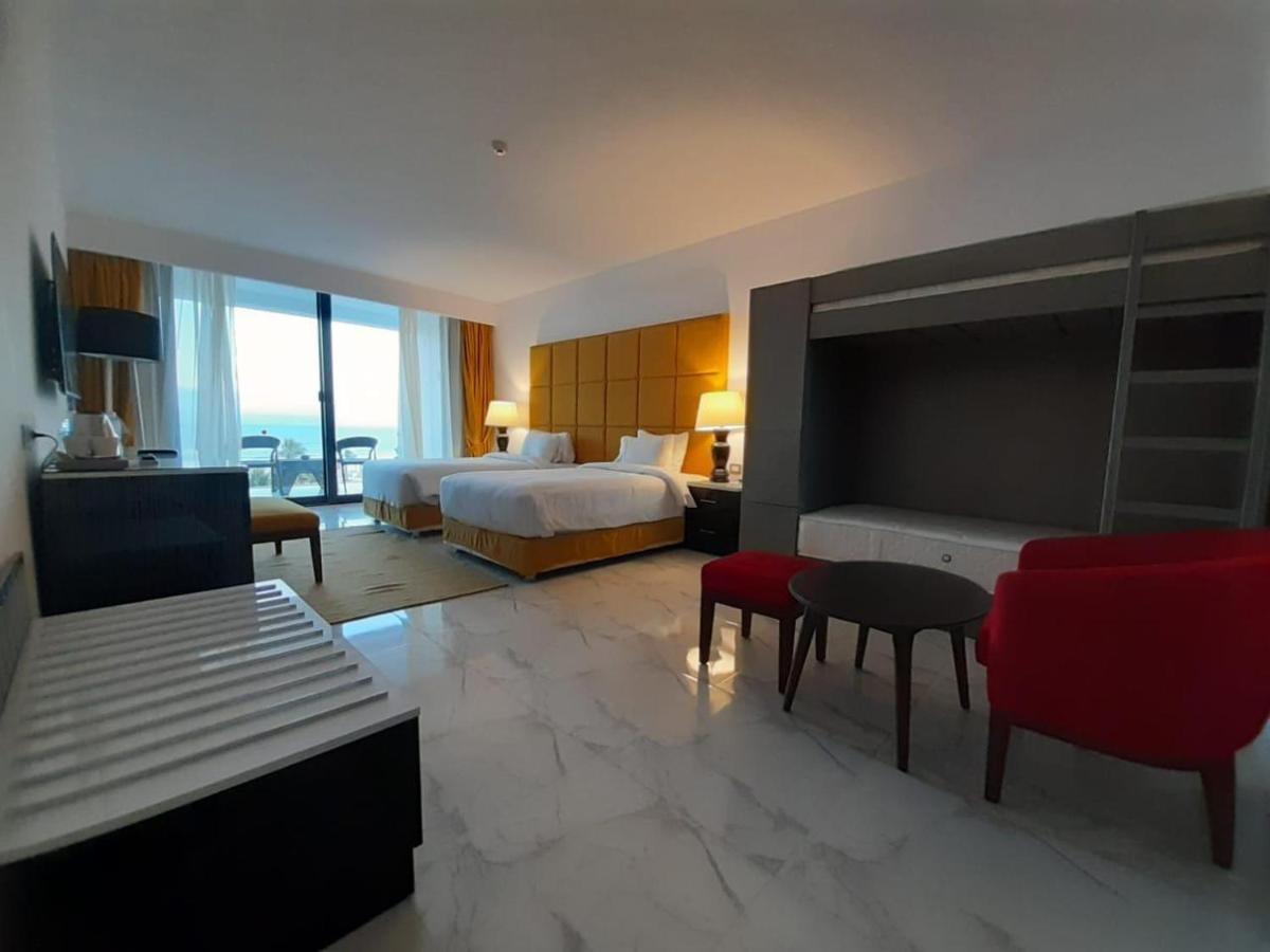 Hotel & 5*