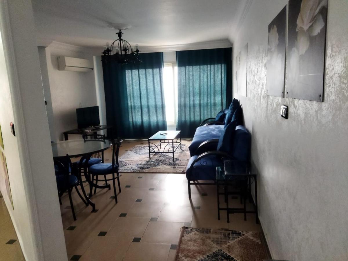 2 Gleem Seaview Aparthotel
