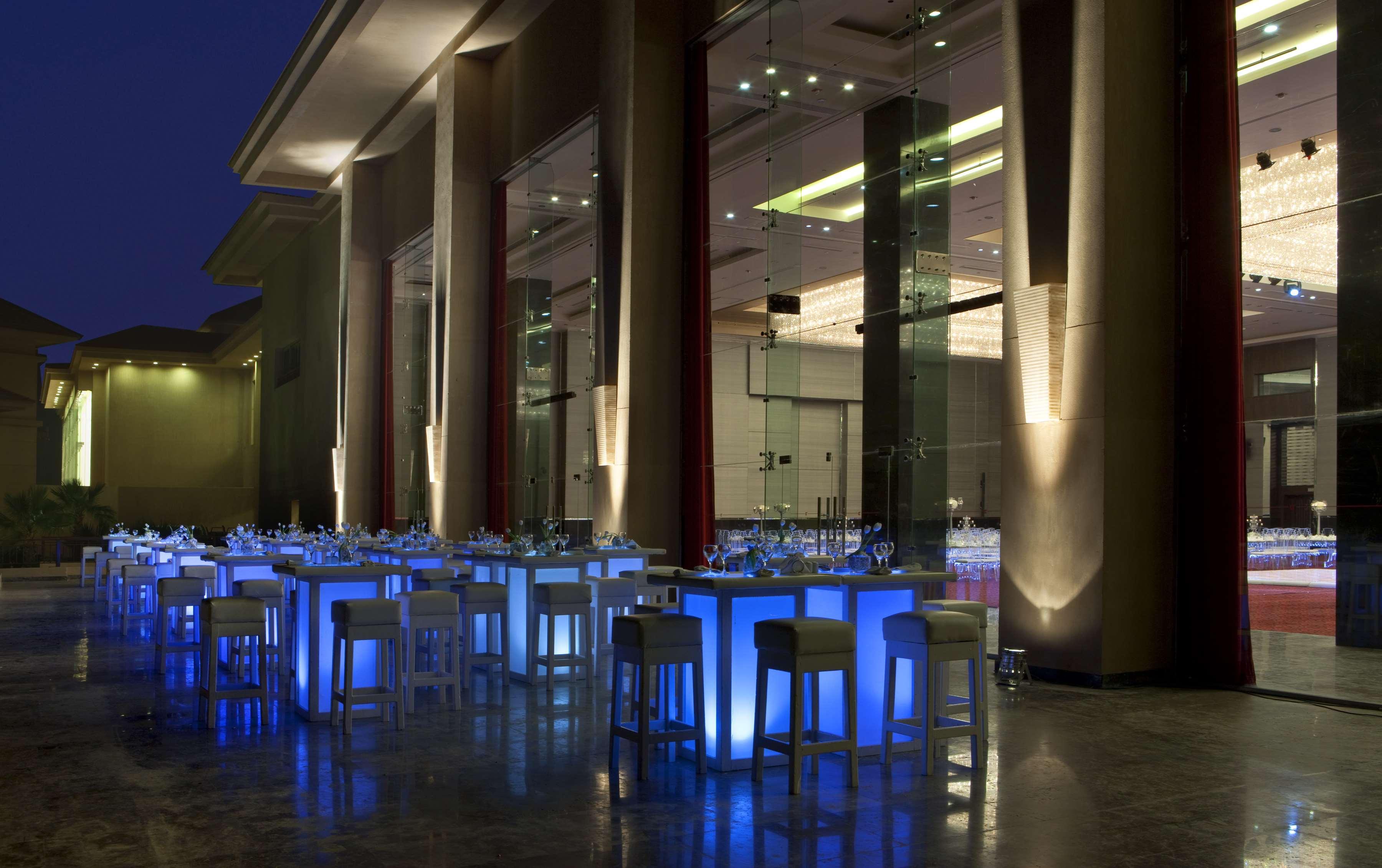 Hotel Dusit Thani Lakeview