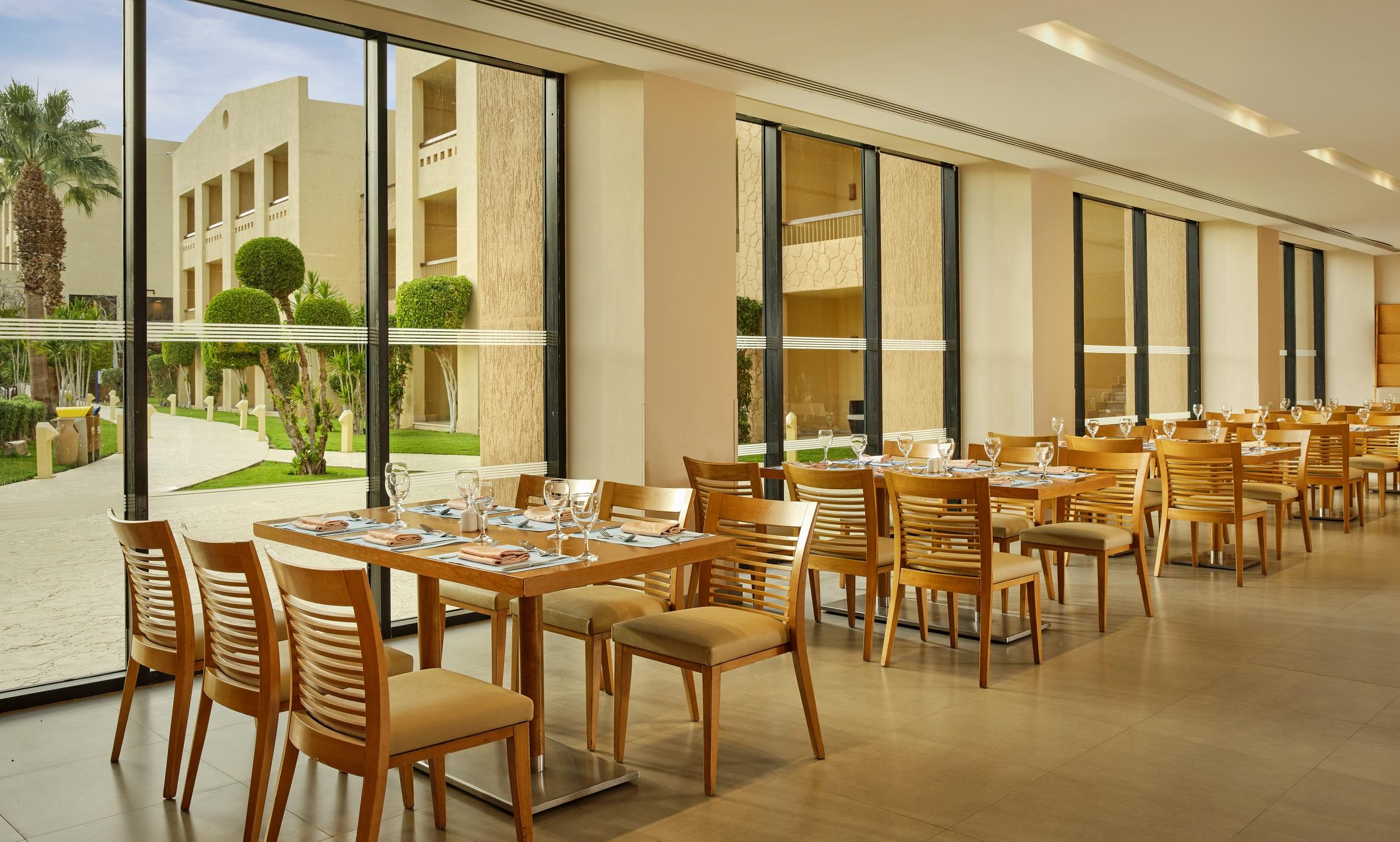 Coral Sea Aqua Club Hotel
