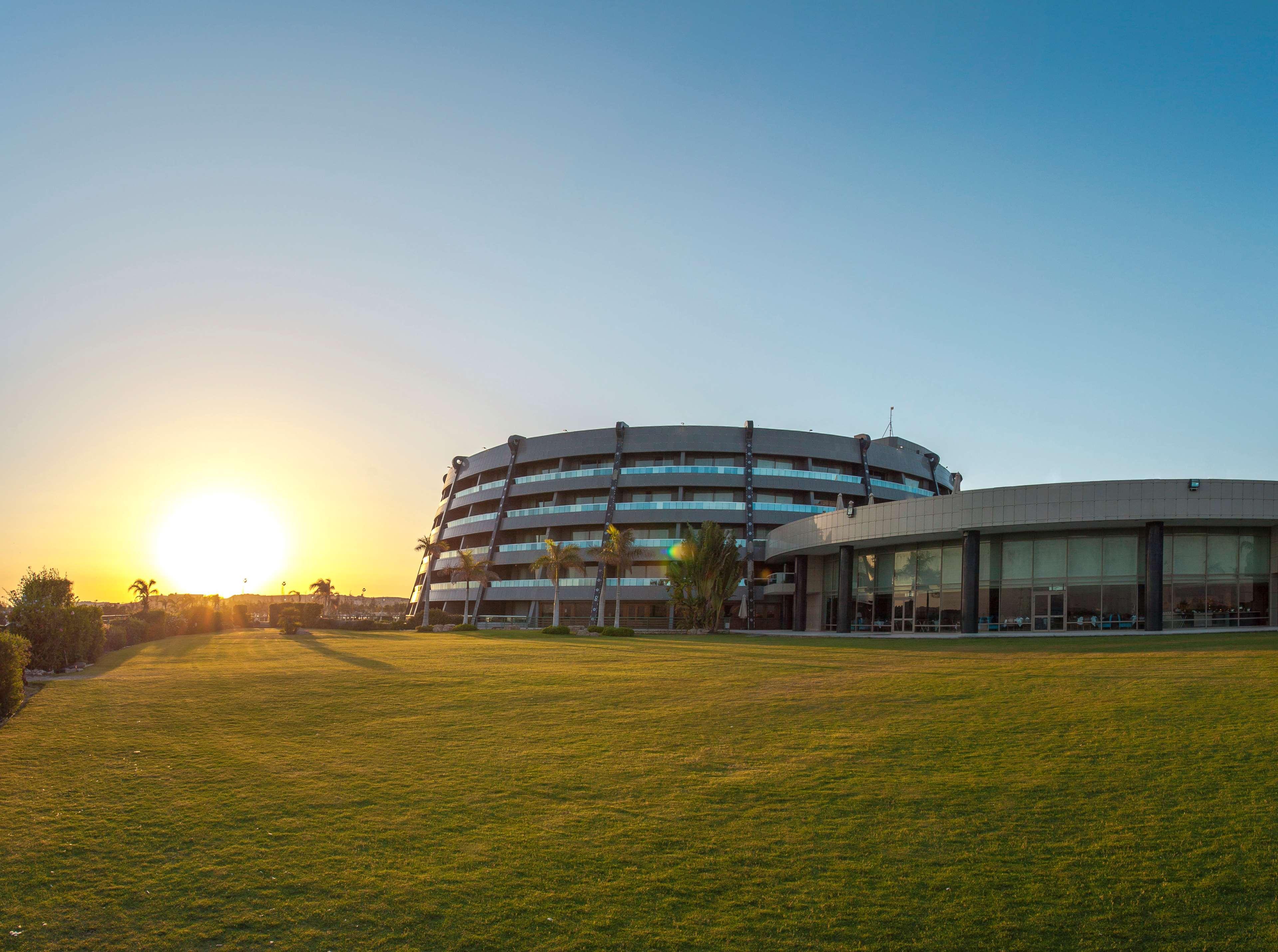 Radisson Blu & Convention Center, Hotel