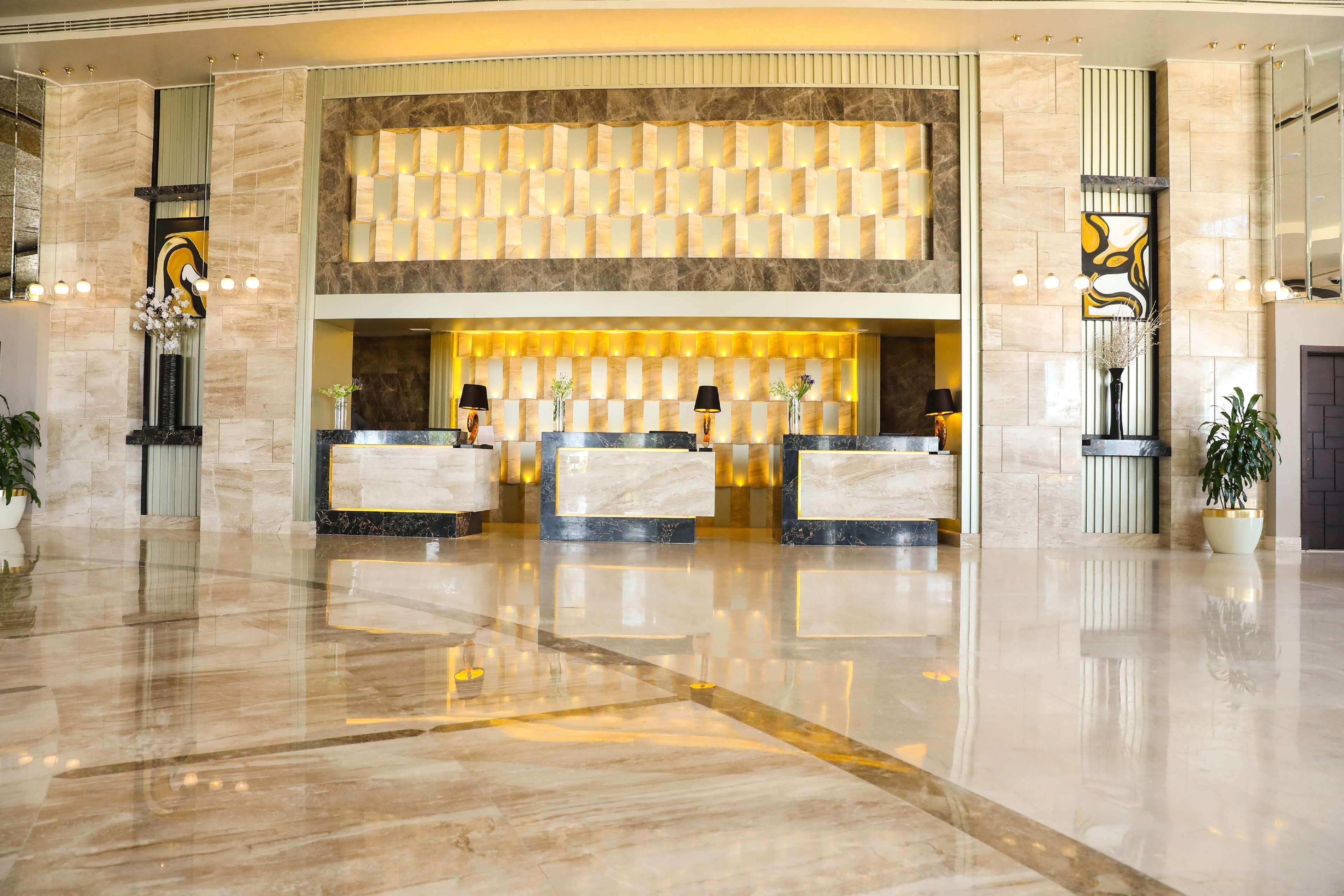Radisson Blu & Convention Center, Hotel 5*