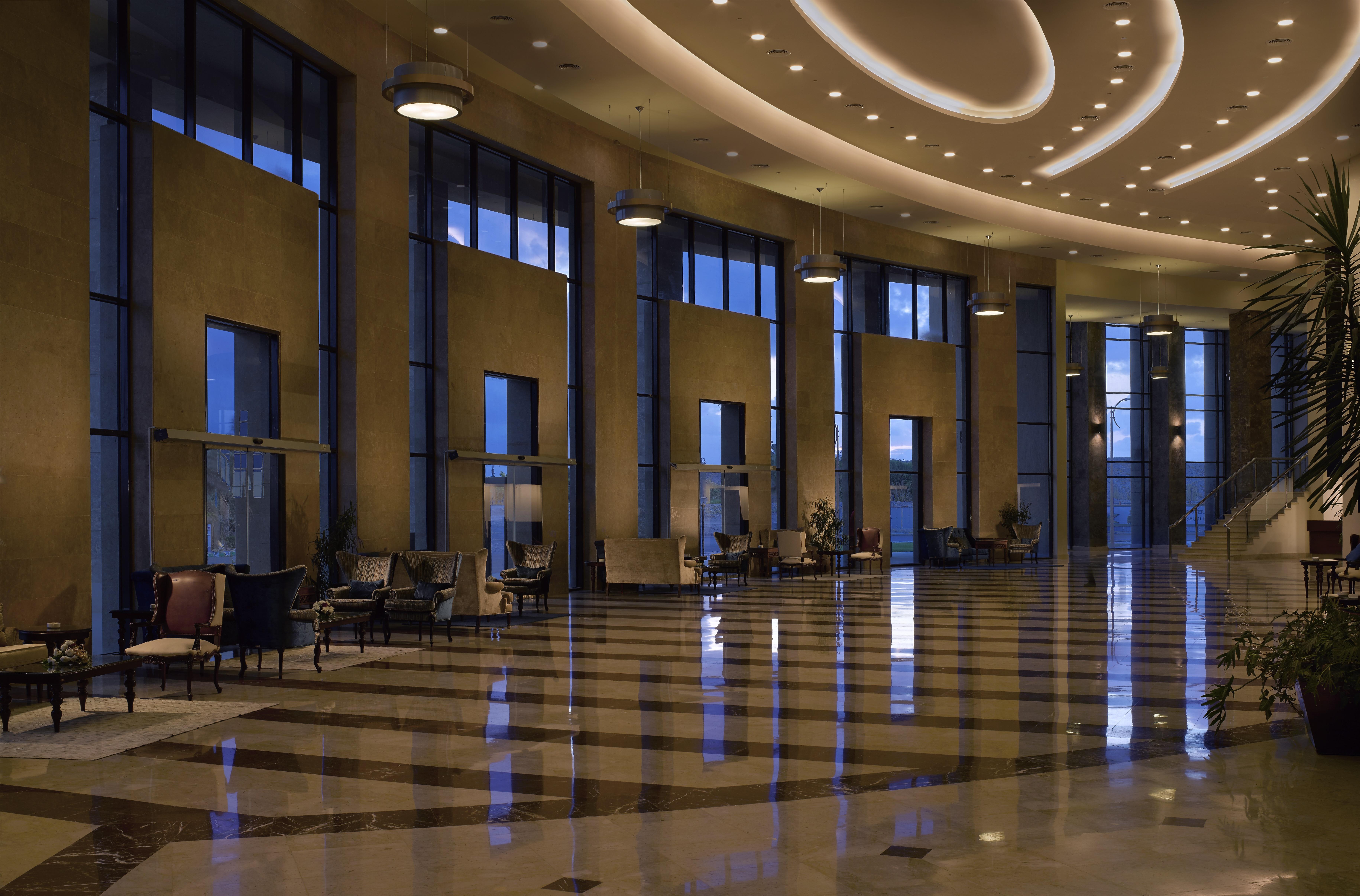 Radisson Blu & Convention Center, 5*