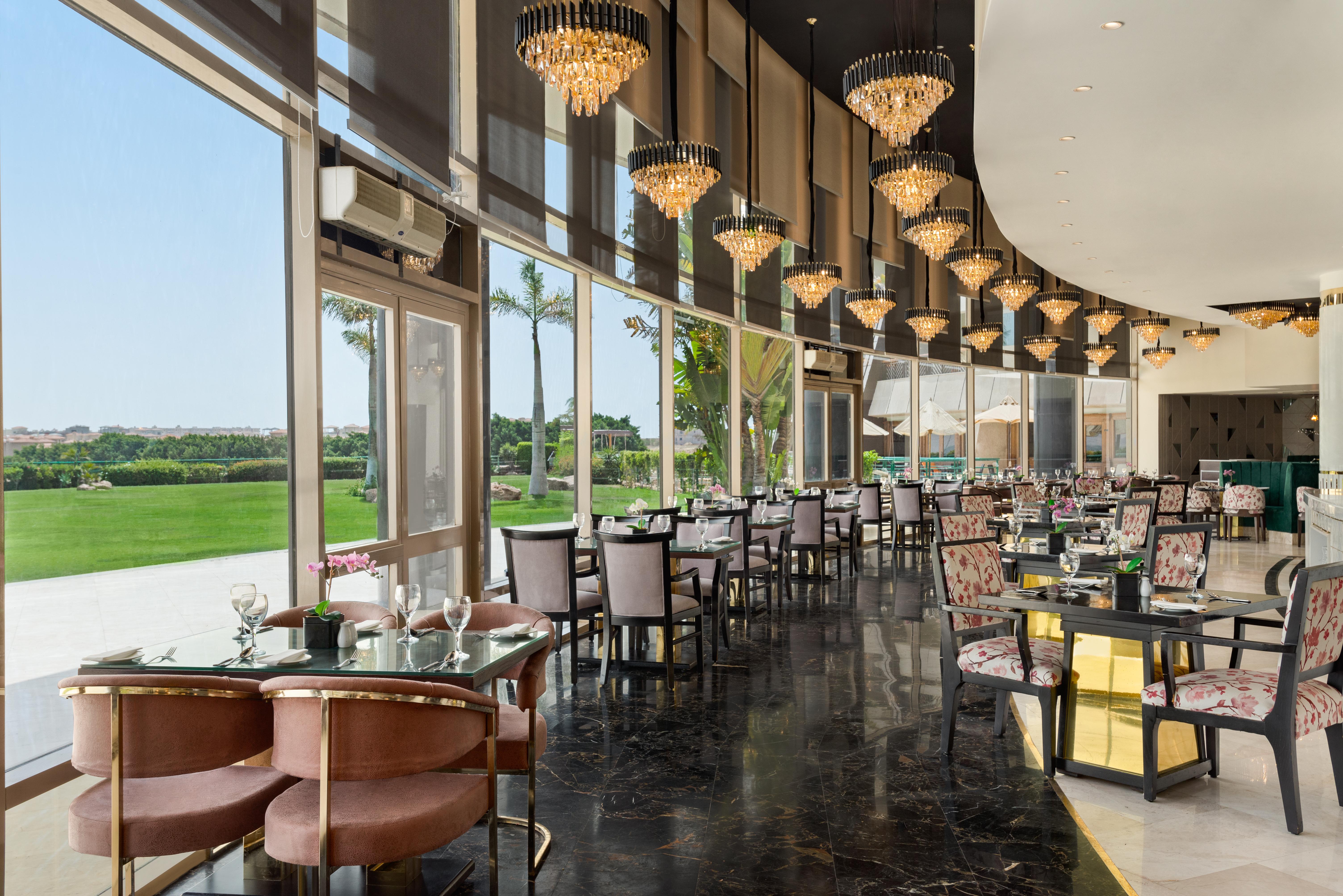 Radisson Blu & Convention Center, 5*