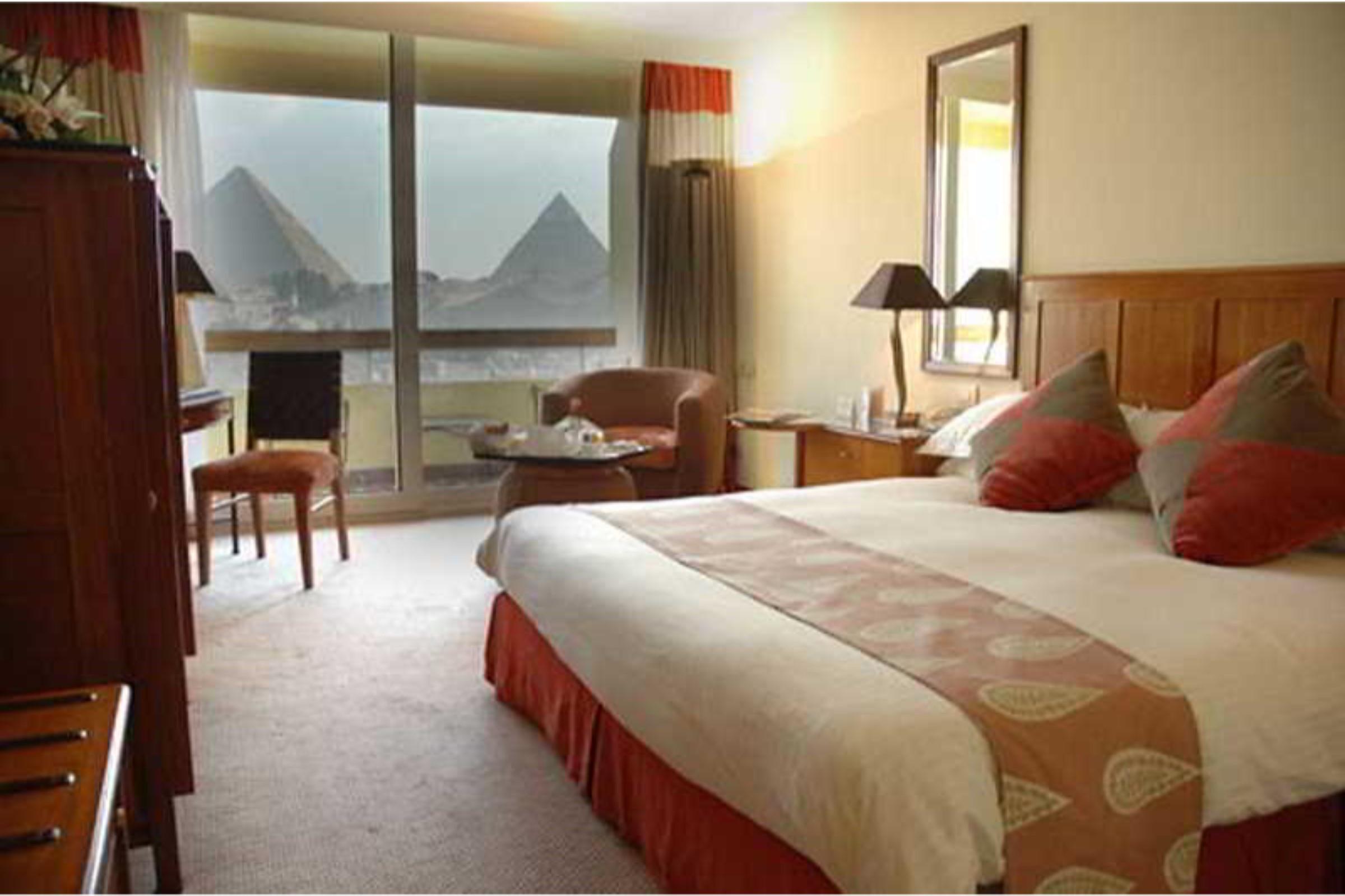 Le Meridien Pyramids & Spa Hotel