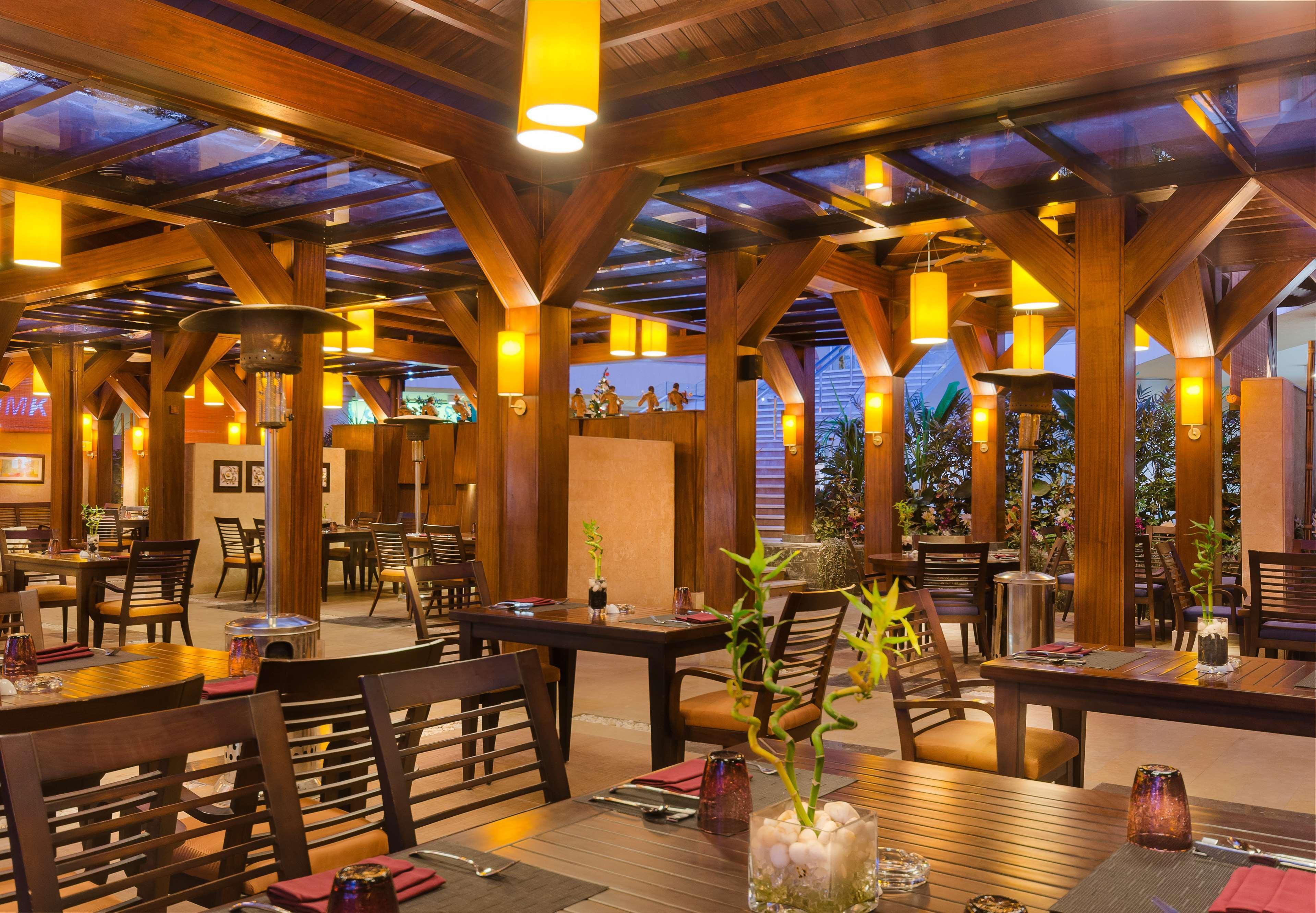 Hilton Plaza Complex 5*