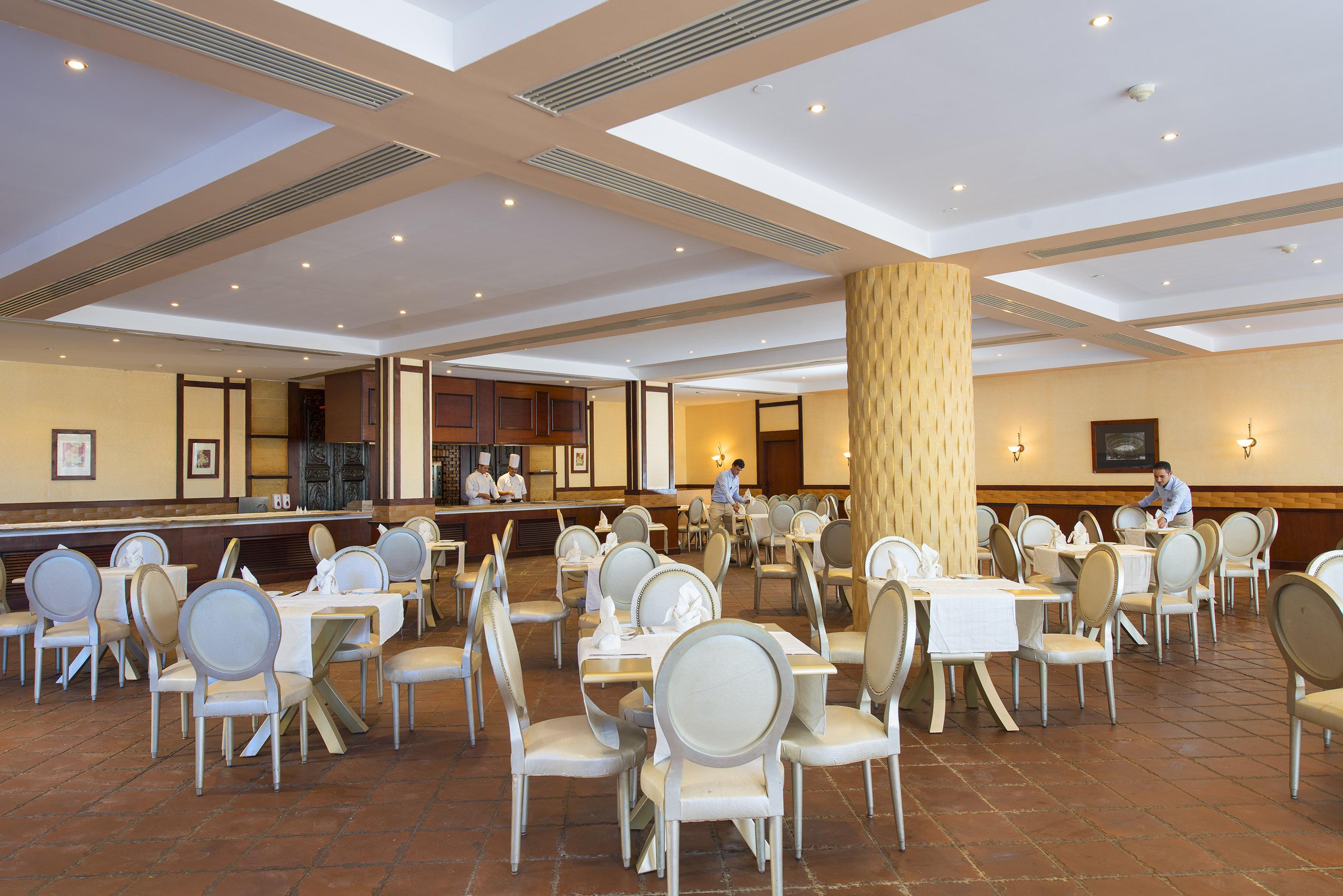 Resort Amwaj Oyoun & Casino 4*