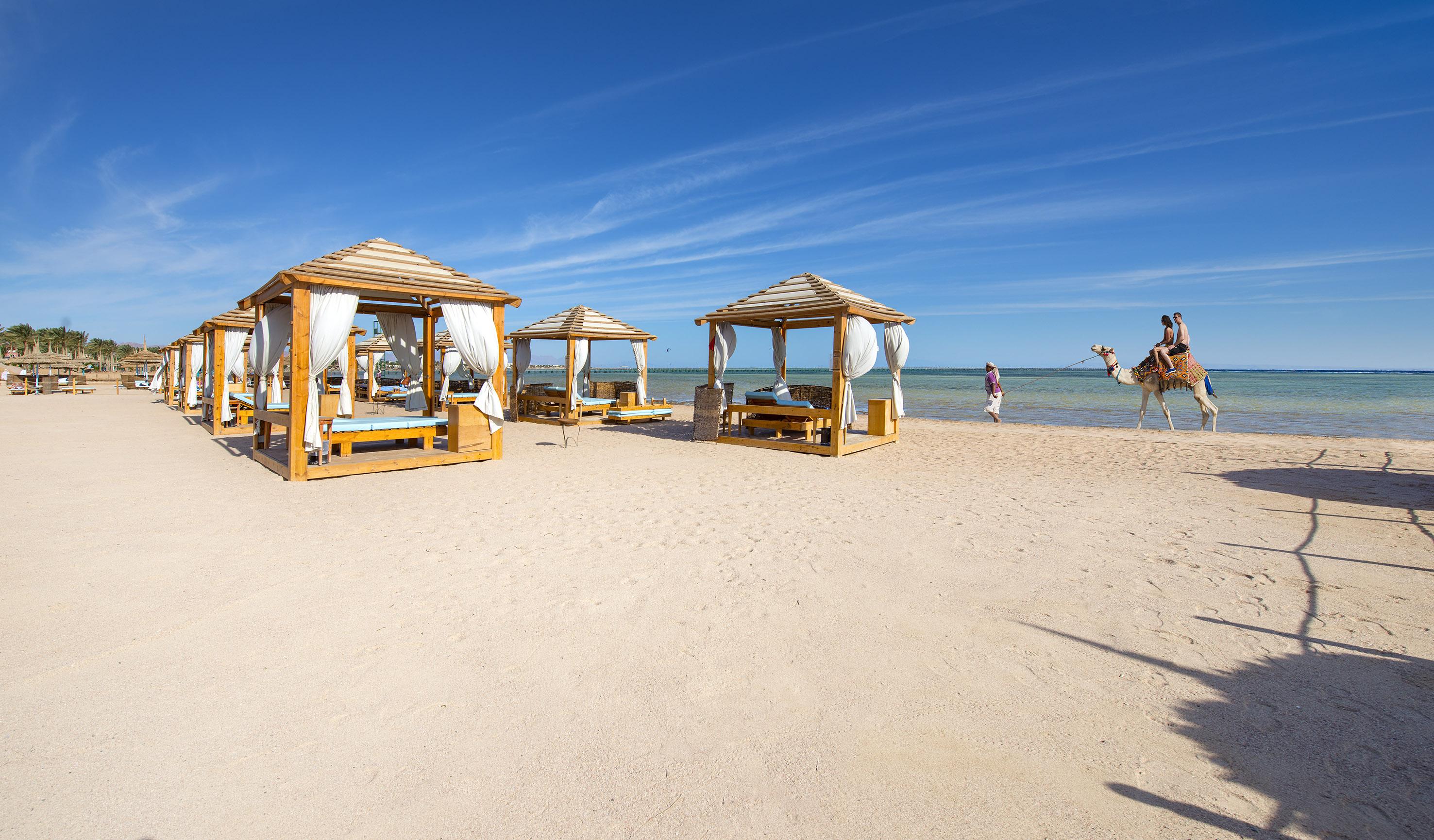 Amwaj Oyoun & Casino Resort 4*