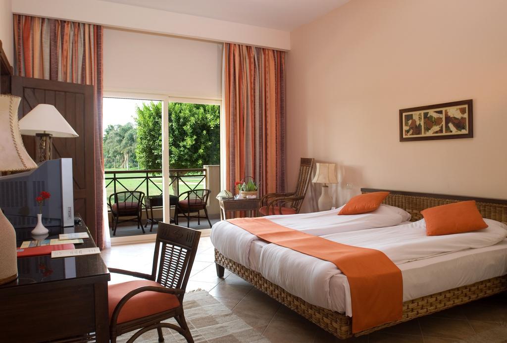 Swiss Plaza Hotel 4*