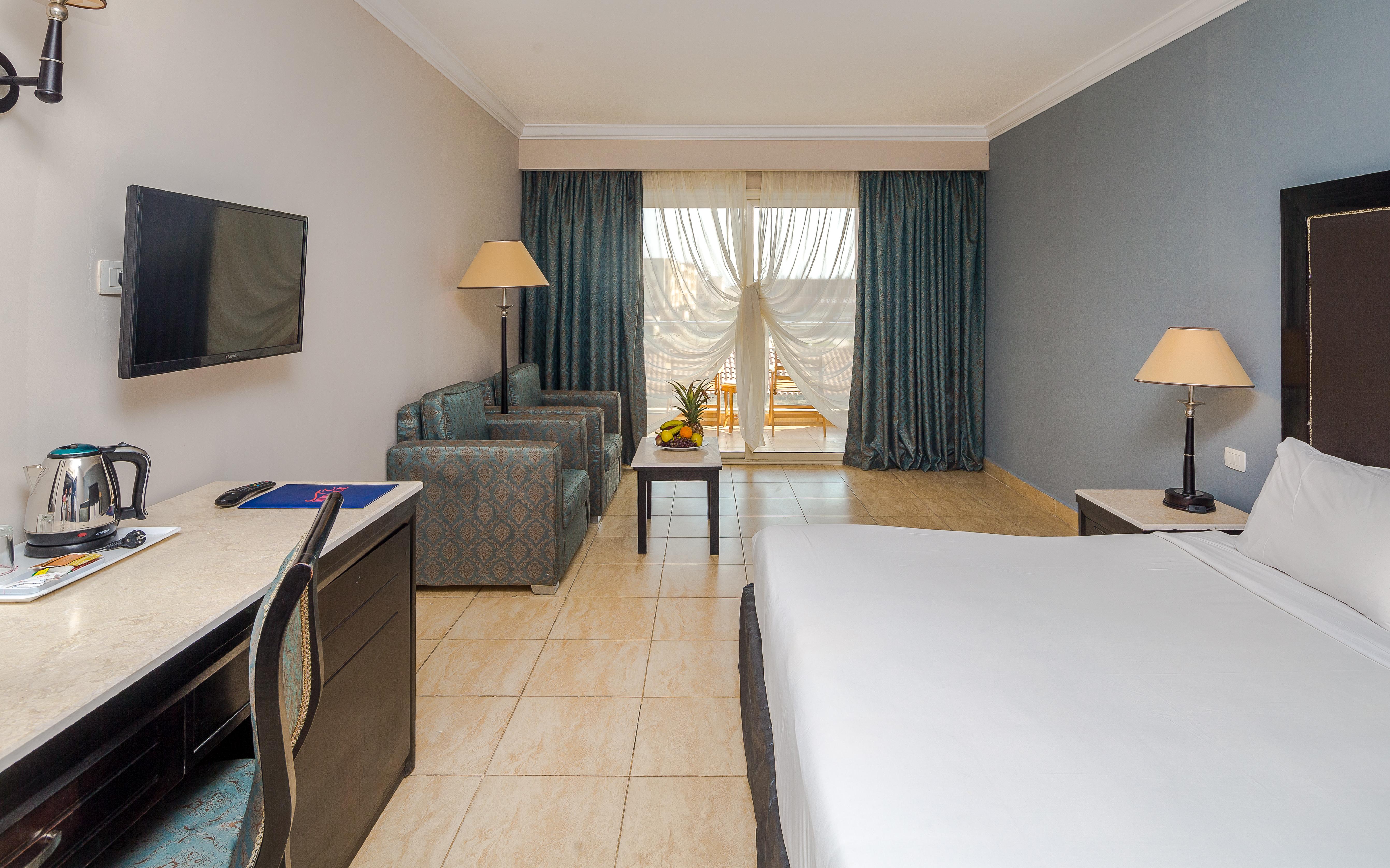 Hawaii Caesar Palace Aqua Park - Families And Couples Only 4*