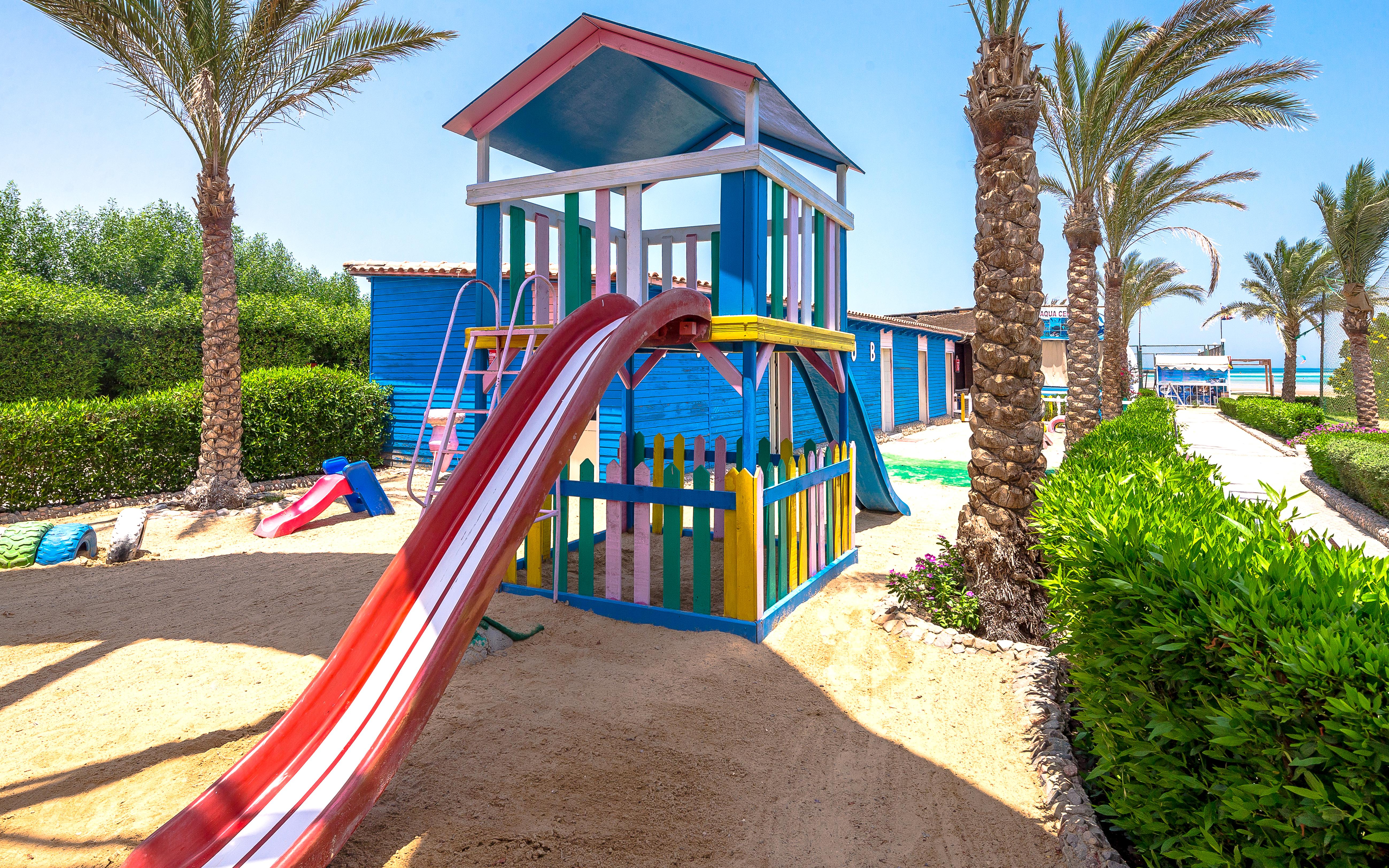 Hawaii Caesar Palace Aqua Park - Families And Couples Only Resort