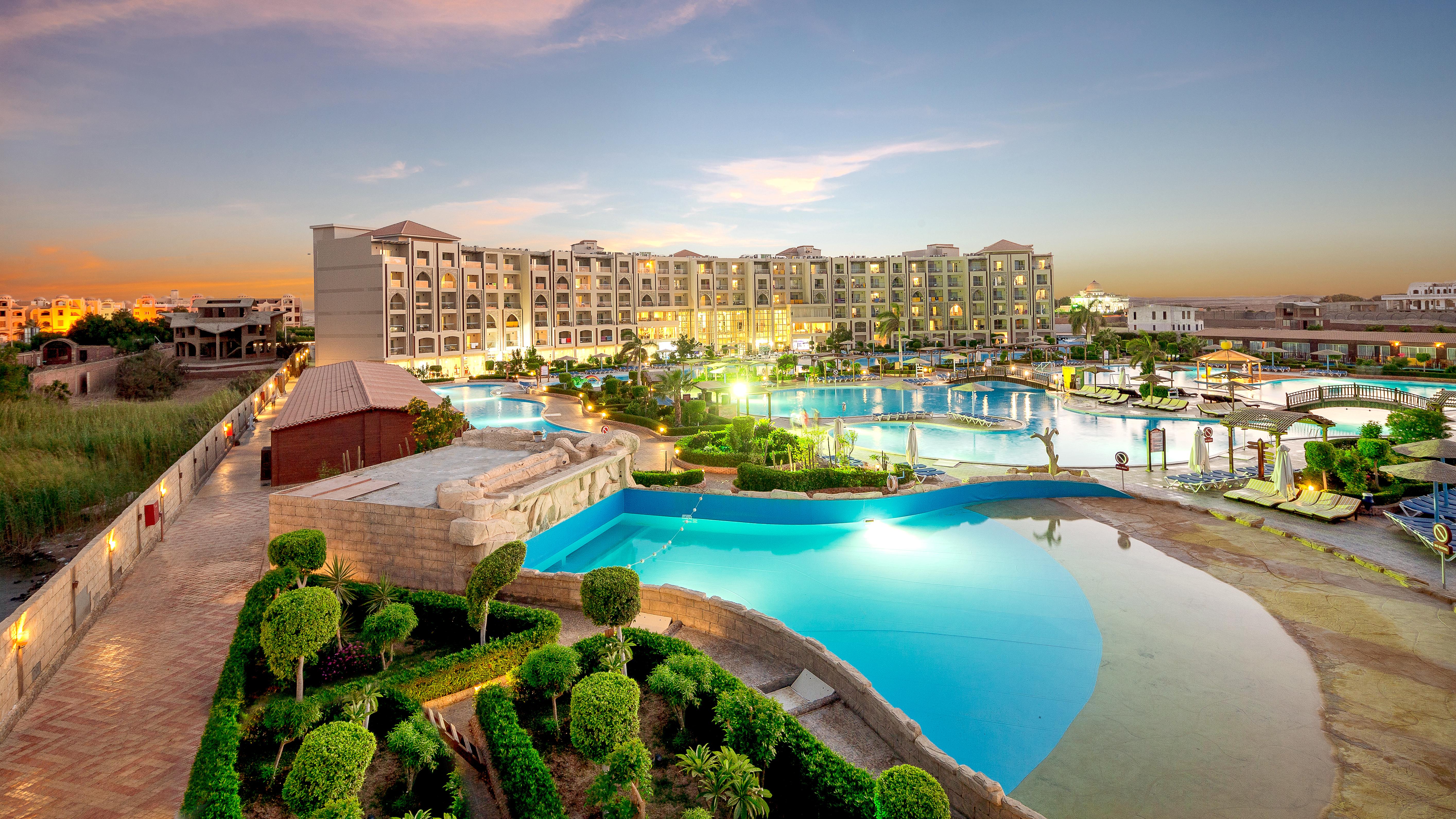 Hawaii Caesar Palace Aqua Park - Families And Couples Only