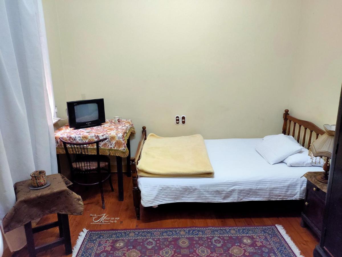 Triomphe Hostel