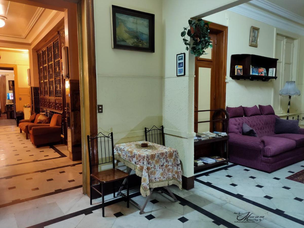 Triomphe Hostel *