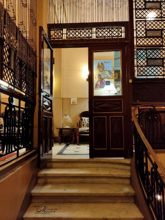 Triomphe Hostel *