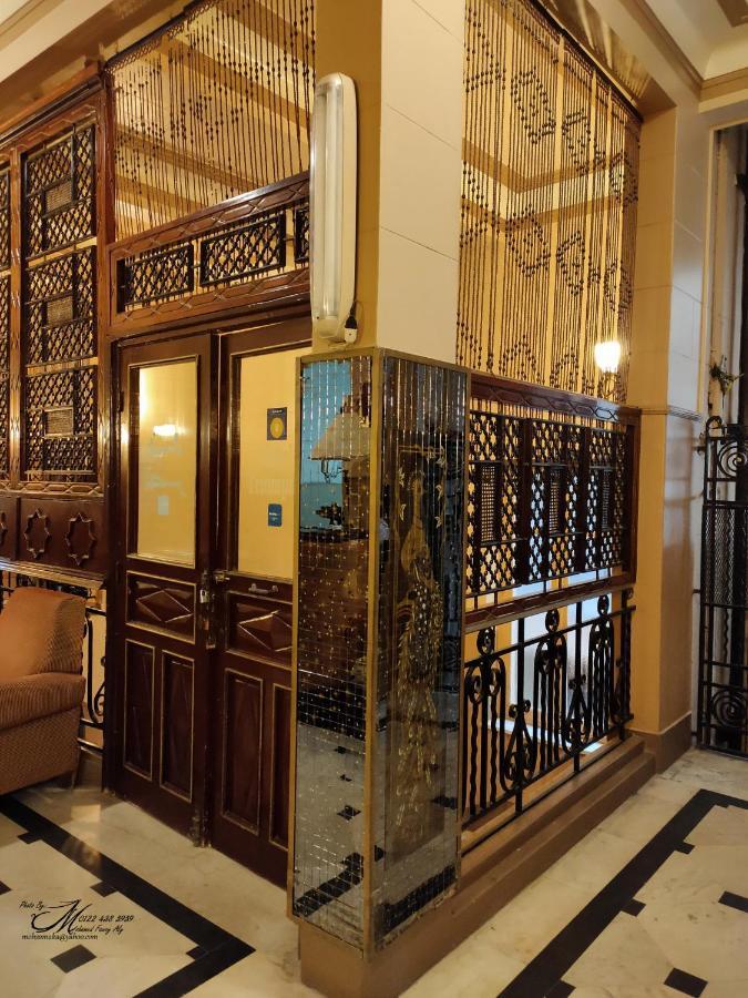 Triomphe Hostel *