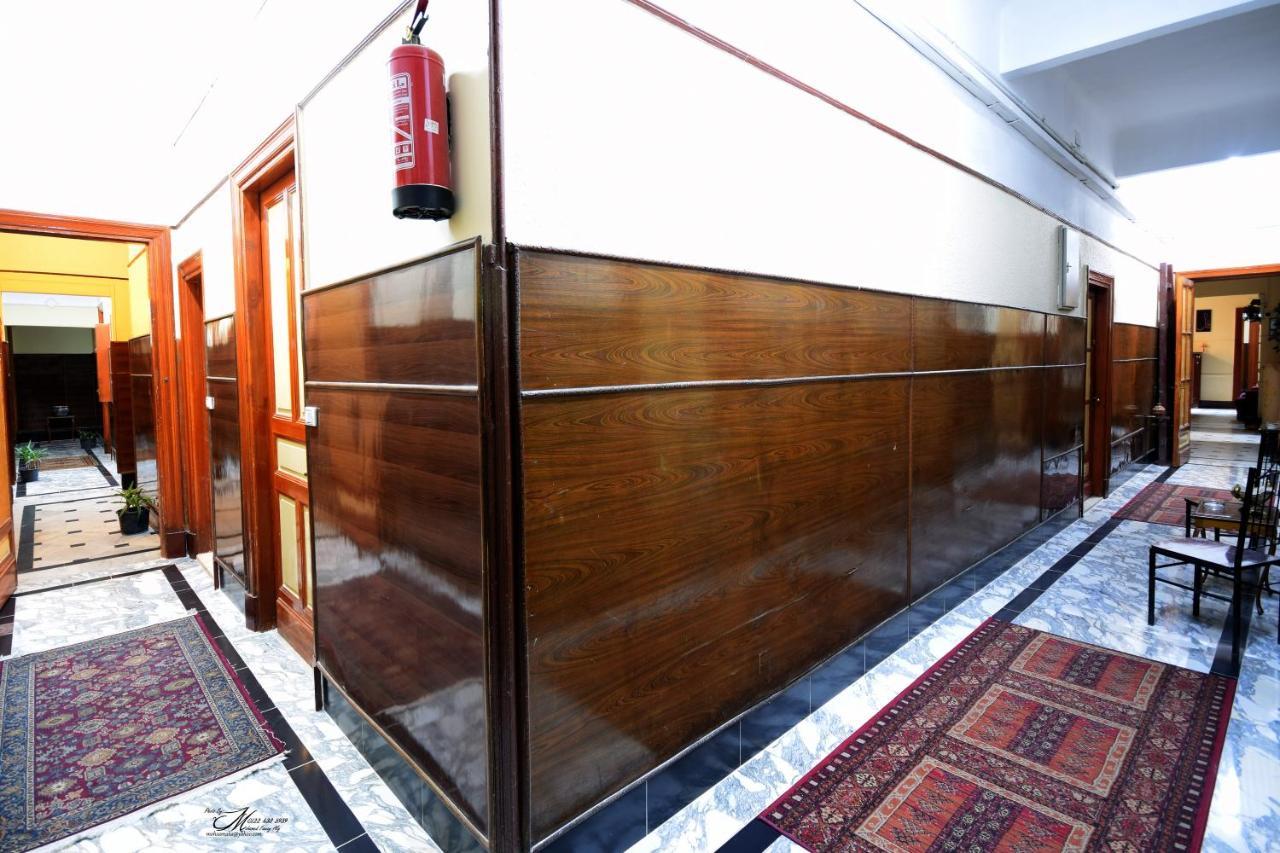 Triomphe Hostel *