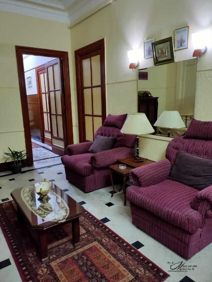 Hostel Triomphe *