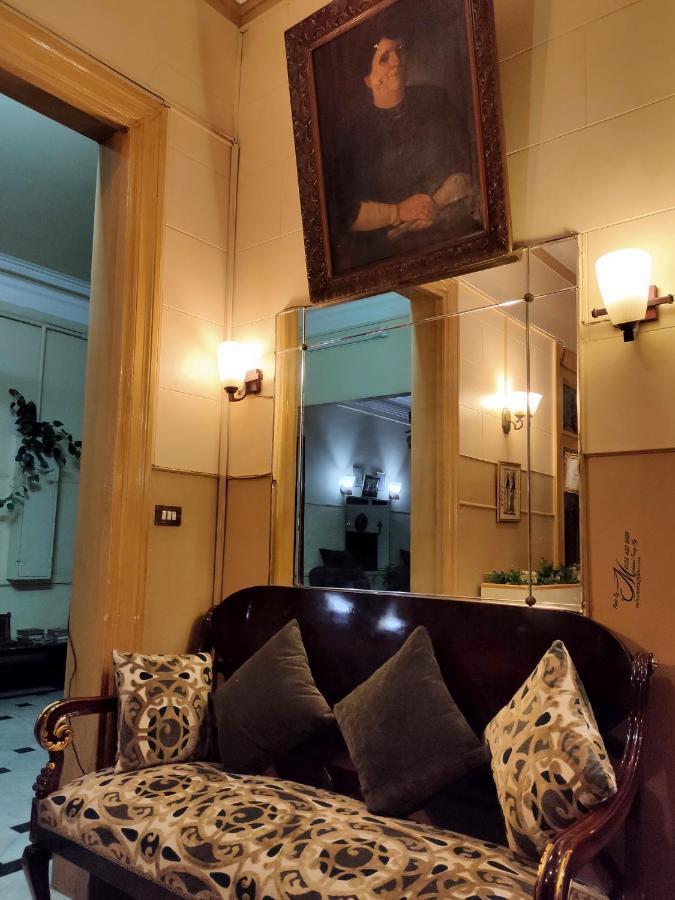 Triomphe Hostel *
