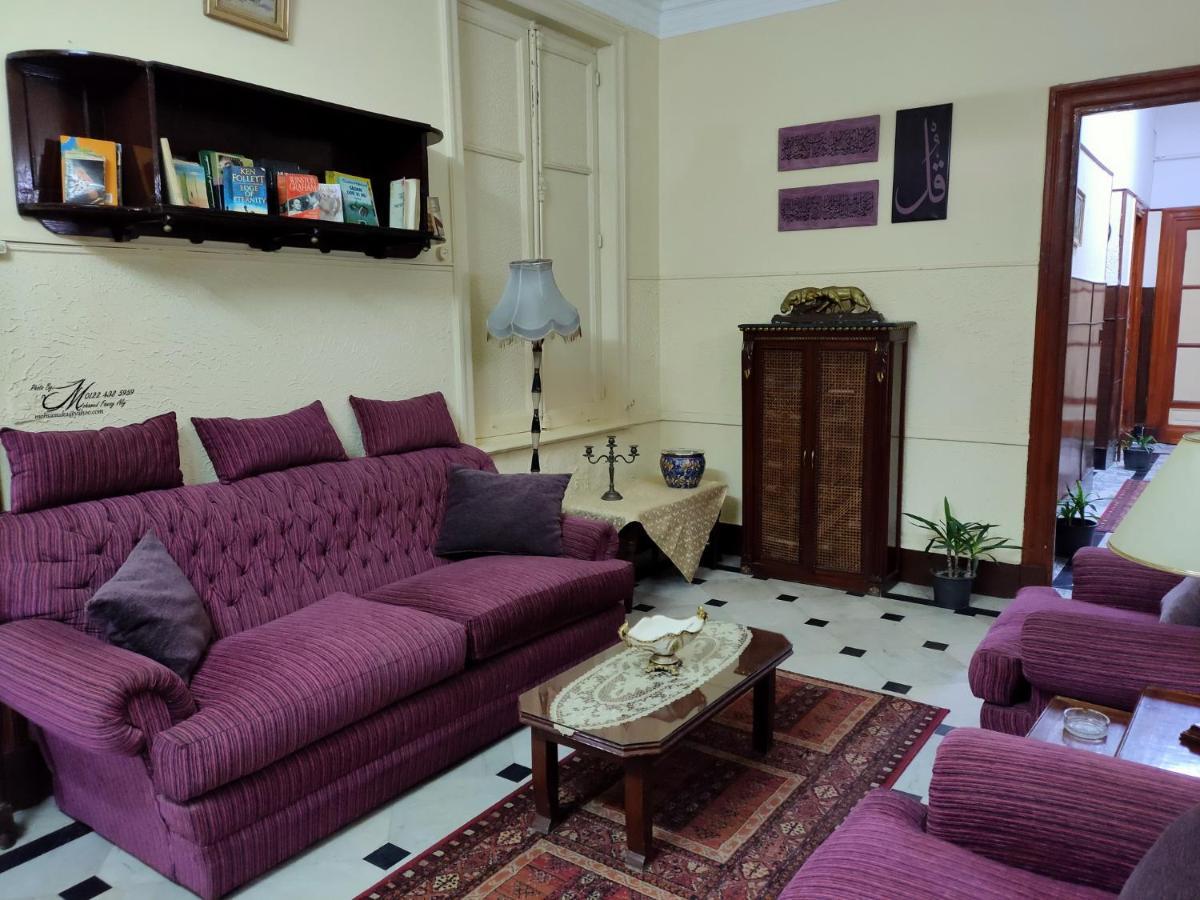 Triomphe Hostel *
