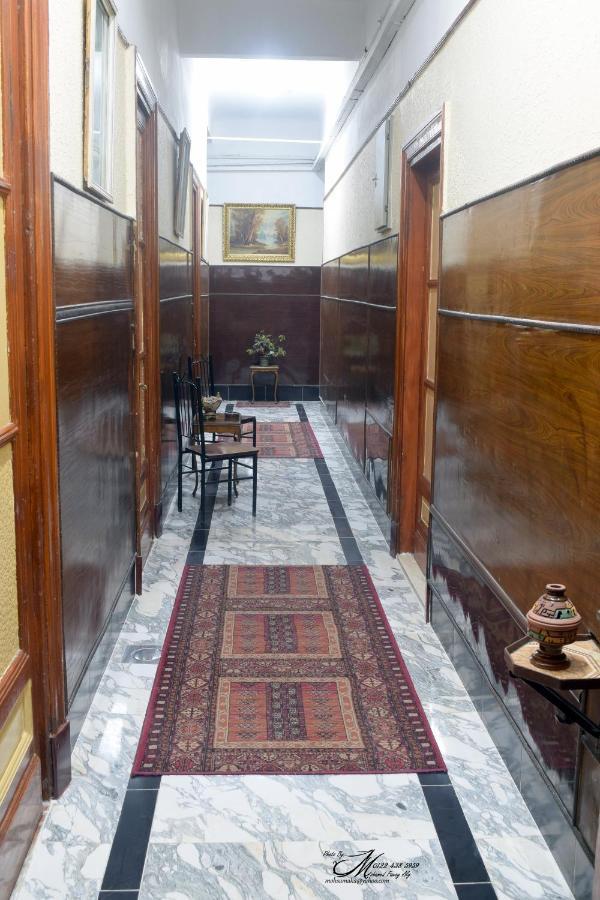 Triomphe Hostel *