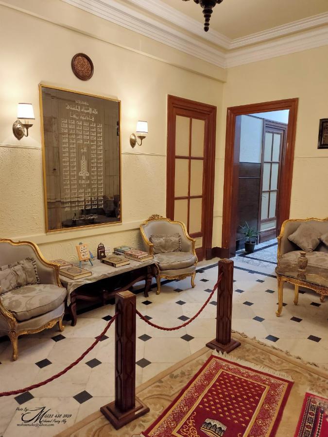 Triomphe Hostel *