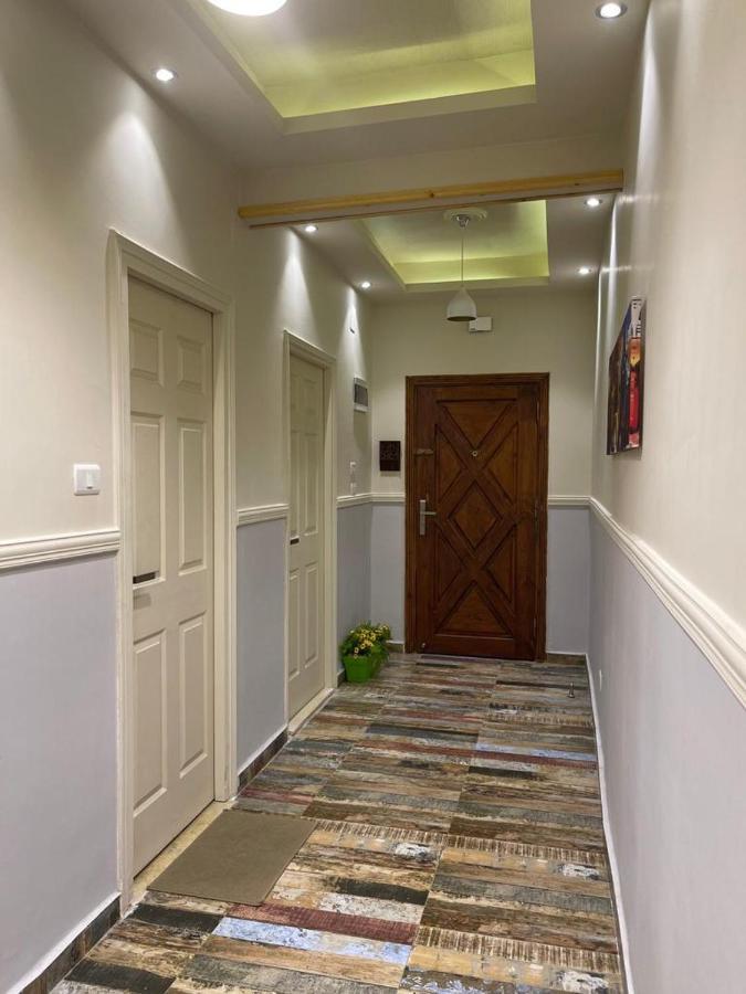 Alexander House Apartment