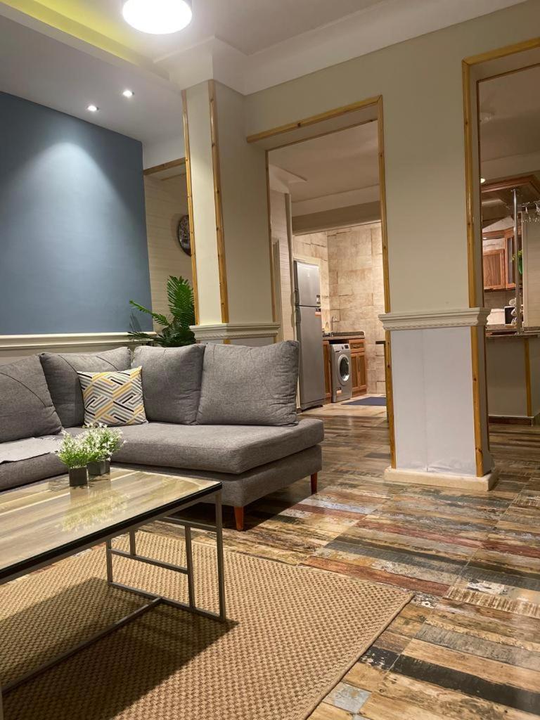 Alexander House Apartment