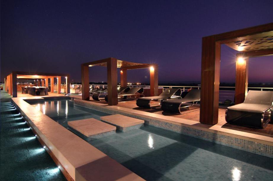 Le Fayan Nile Cruise: Weekly & Aswan Voyages Hotel 5*