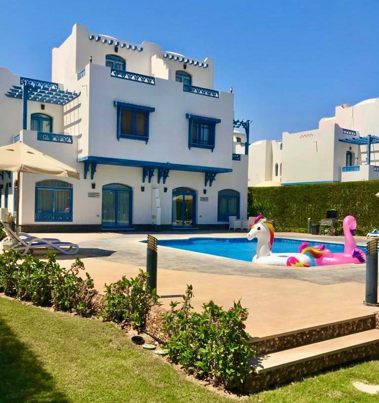 Vilă Luxury With Pool In *