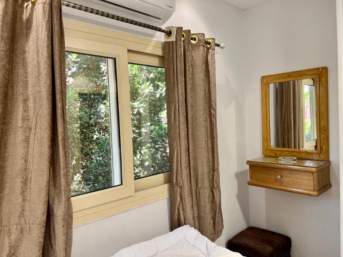 Life Pyramids Hostel *